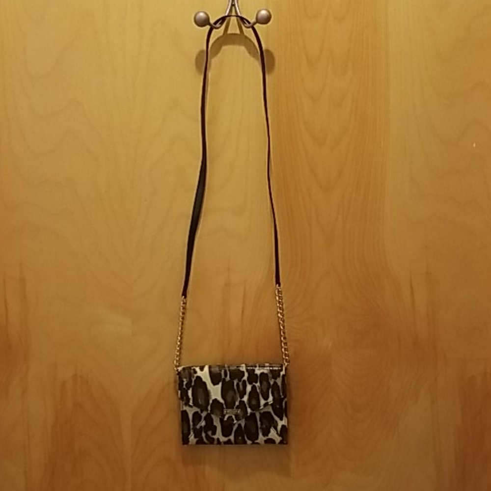 Kate Spade Crossbody 🐆 - Picture 2 of 5